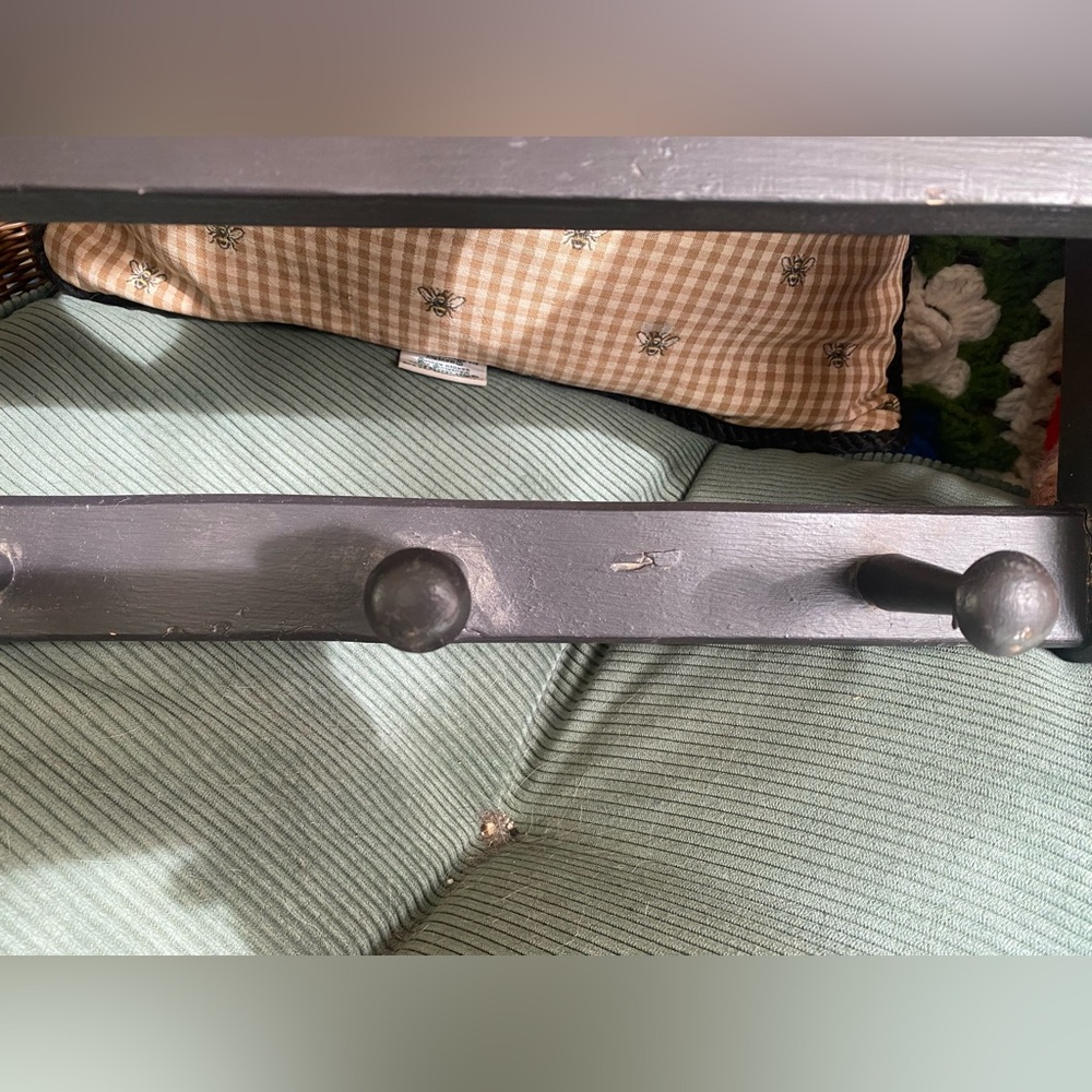 Vintage Cottagecore wooden heart trinket shelf with peg hooks - Picture 7 of 11